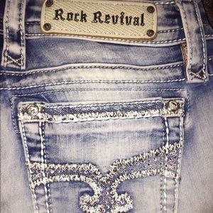 Rock revival women’s skinny jeans ; size 27